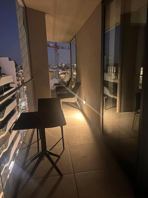 Corner 1 Bed In Mercury With Pool Apartment *
