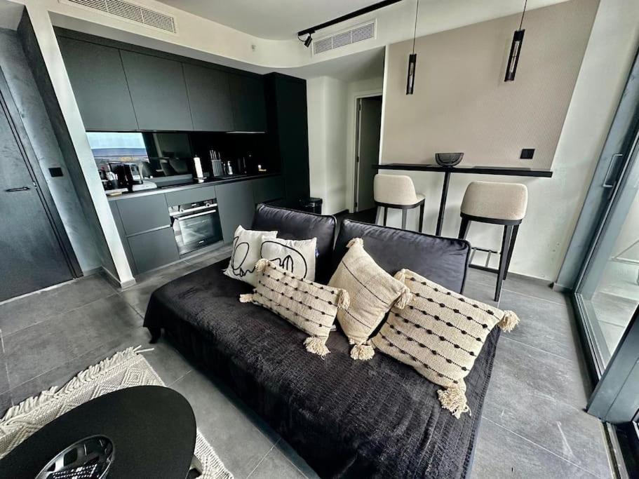 Apartment Corner 1 Bed In Mercury With Pool *